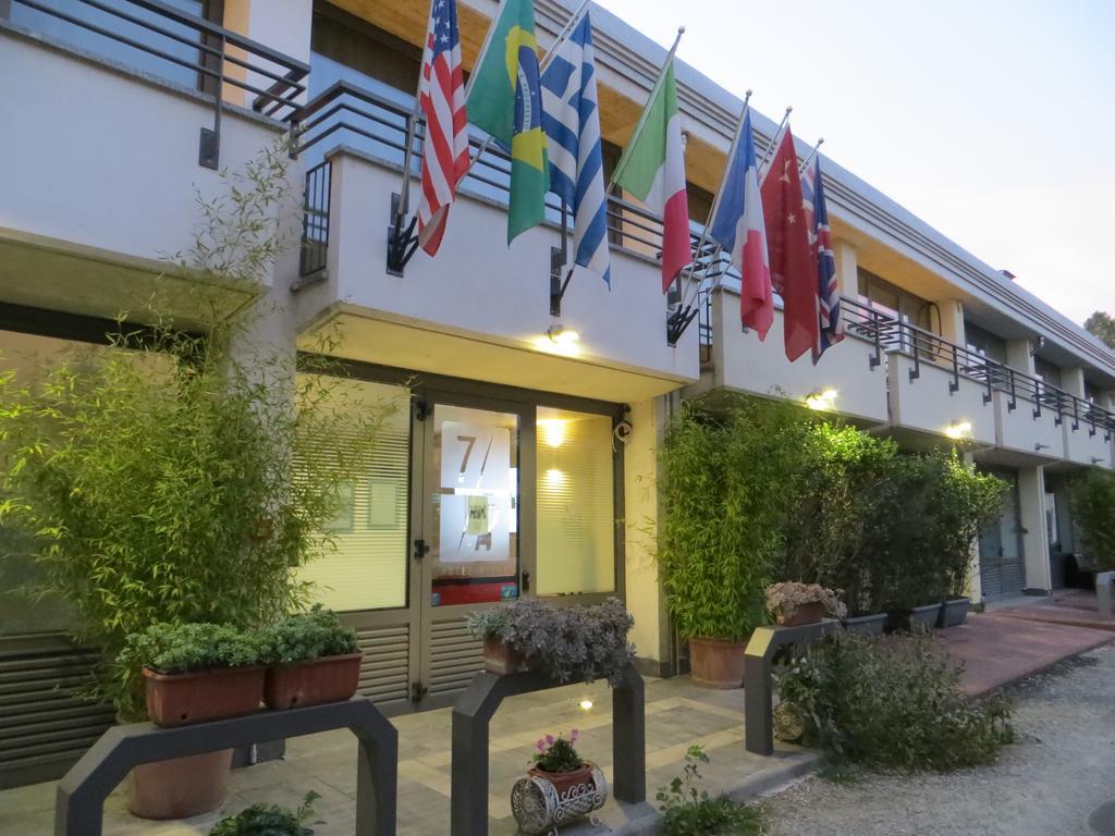 Hotel Seven Rooms Milan Exterior photo